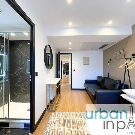 Urbanflat 128 - Champs-elysees Penthouse Apartment