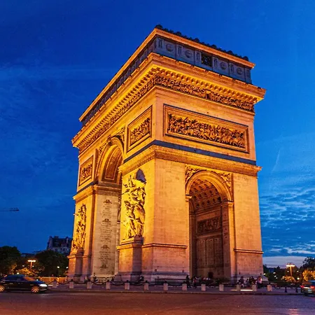Urbanflat 128 - Champs-elysees Penthouse Apartment *